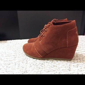 🔥TOMS Cognac Desert Suede Booties/Wedges🔥